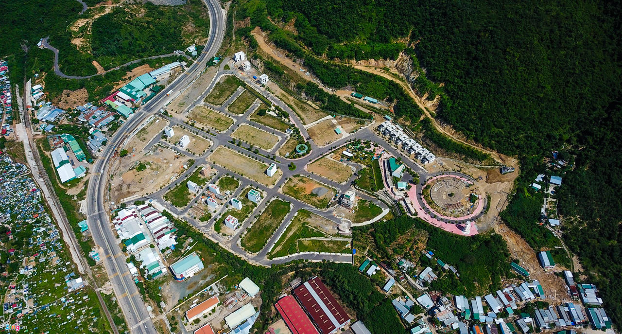 biệt thự 5 sao xẻ núi 'treo trên đầu dân' ở Nha Trang