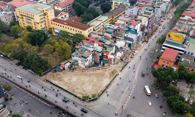 Phố Chùa Bộc nhem nhuốc sau hơn 1 năm giải phóng mặt bằng