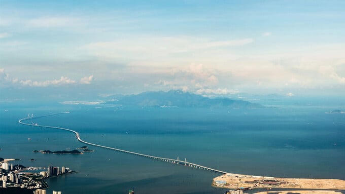 động đất 8 độ richter, siêu bão lên đến cấp 16, thậm chí vẫn đứng vững dù bị một tàu hàng hạng nặng tông trực diện