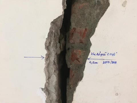 Nha nut toac canh cong trinh chung cu: Thong tin nguoc