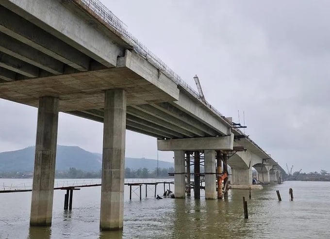 Đây cây cầu đường bộ dài nhất trên tuyến cao tốc Bắc – Nam tính đến thời điểm hiện nay.