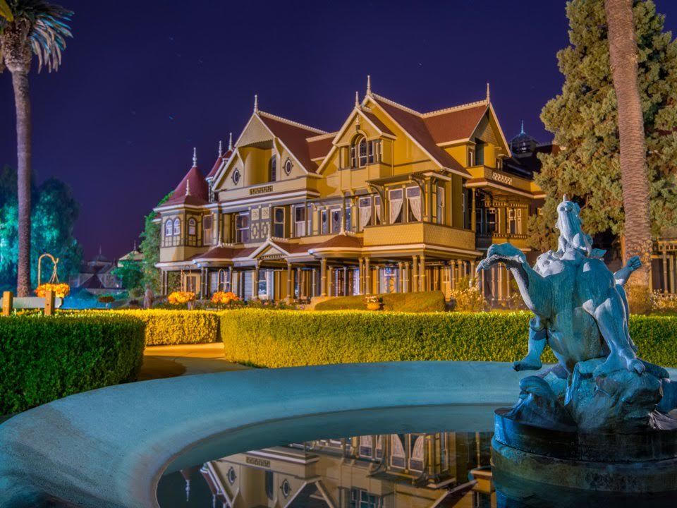 Đằng sau căn biệt thự ma quái là sự thật khó đỡ