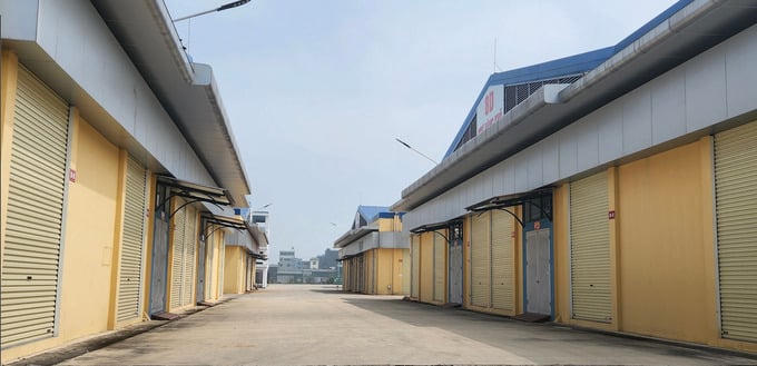 Cảnh vắng lặng bên trong dự án