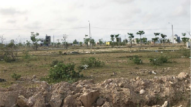 Đất nền khu đ&ocirc; thị H&ograve;a Xu&acirc;n (quận Cẩm Lệ) trước khi c&oacute; dịch Covid-19 rao 4 tỉ đồng/l&ocirc; th&igrave; hiện nay chỉ c&ograve;n dao động 2,5-2,7 tỉ đồng/l&ocirc; &nbsp;