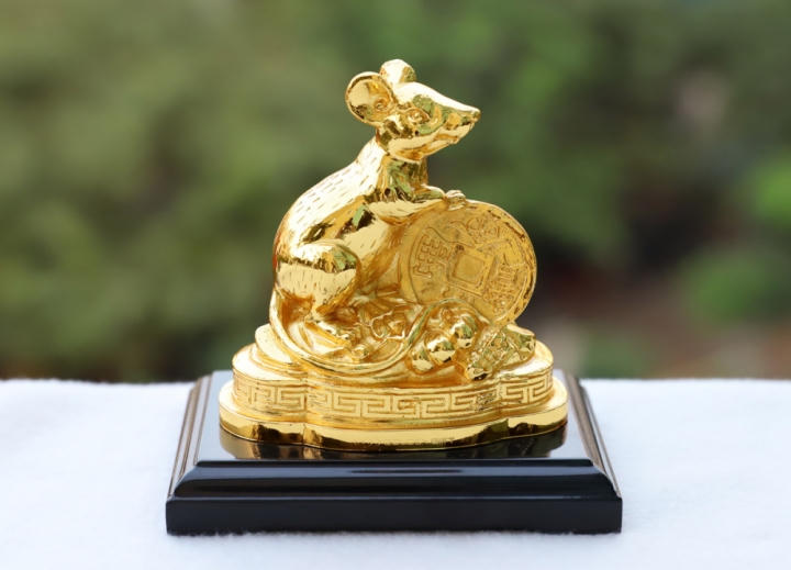 
&nbsp;Tượng Chuột vàng phong thuỷ có giá 2,5 triệu đồng
