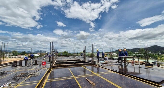 Hình ảnh thi công ván khuôn dầm sàn tại Dự án