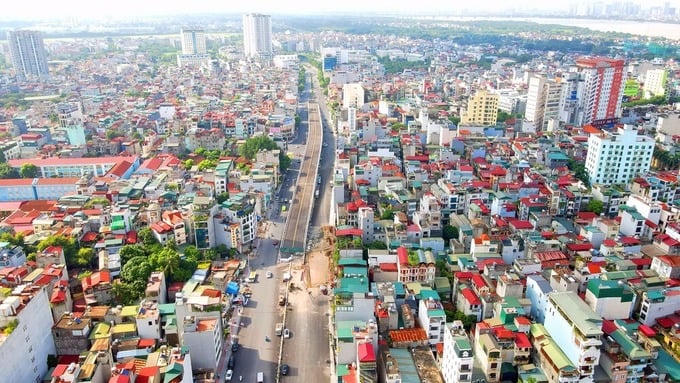 Tuyến đường đang làm dang dở. Ảnh: Hạ Vũ