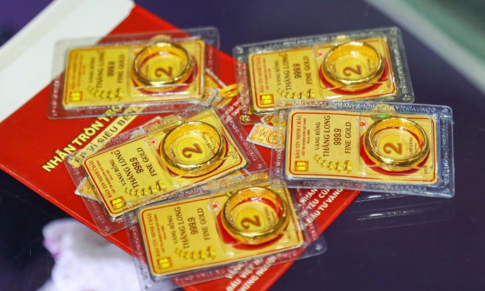 Giá vàng lao dốc, sẽ rớt xuống 3.000 USD?