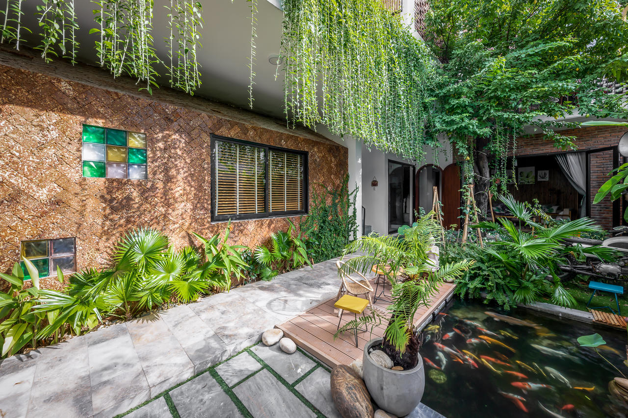 Gửi tình yêu vào gió suốt 10 năm xa cách, cặp đôi dựng ngôi nhà mang cảm hứng 'Nhà của gió'