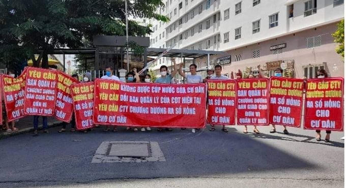Ngày 26/6/2022, cư dân tại dự án Chương Dương Home căn băng rôn đòi sở đối với Chủ đầu tư Công ty Cổ phần Chương Dương. &nbsp;