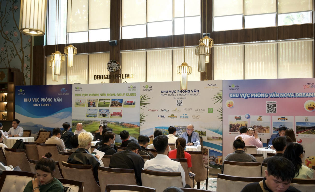 Tại sự kiện, các ứng cử viên được phỏng vấn trực tiếp với lãnh đạo, chuyên gia nhân sự của các đơn vị thành viên Tập đoàn Nova