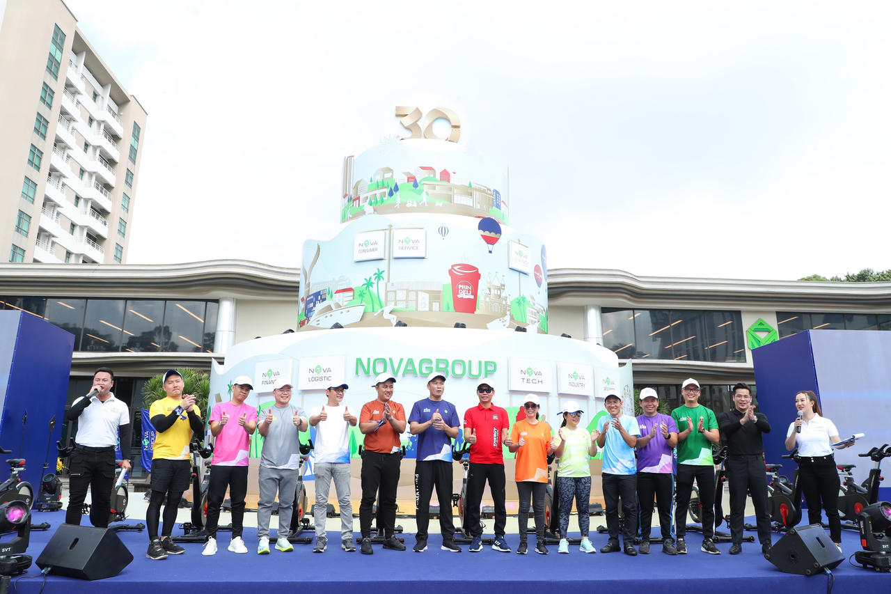 Đại diện Ban lãnh đạo phát động chương trình “Sống khỏe cùng Nova hướng tới môi trường làm việc “Work – Life Balance” &nbsp;