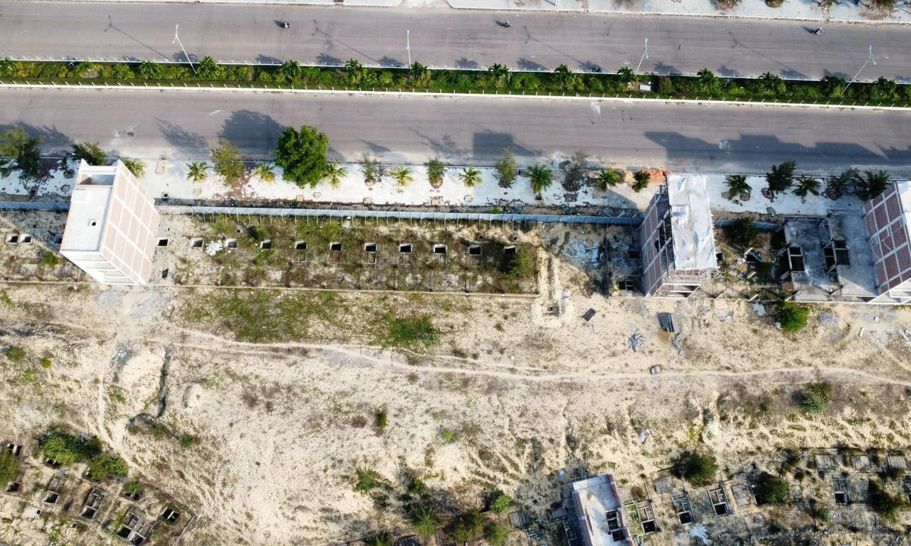 Cảnh dang dở tại dự án FLC Lux City Quy Nhơn