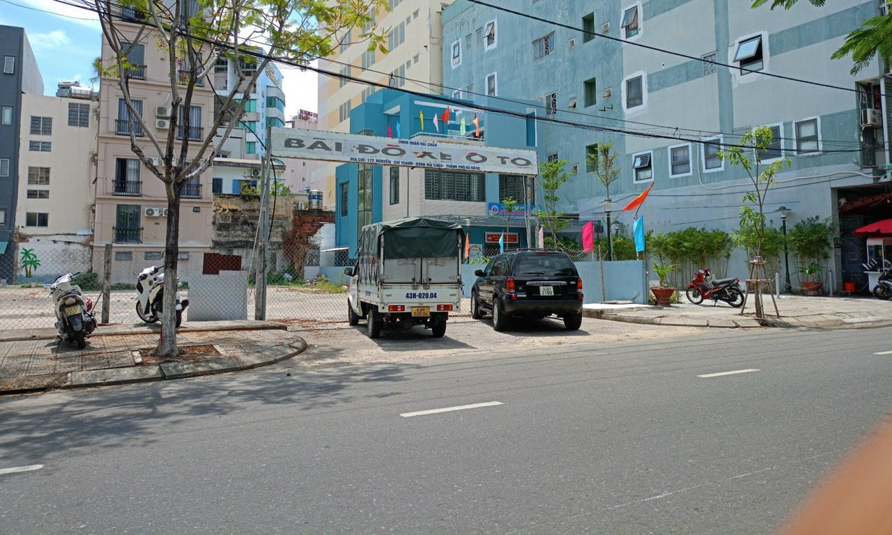 Khu đất 172 Nguyễn Chí Thanh được đấu giá để xây dựng bãi đỗ xe. &nbsp;