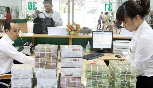 Buôn tiền lãi ngàn tỷ: Nhà băng lên hương, cổ phiếu dậy sóng