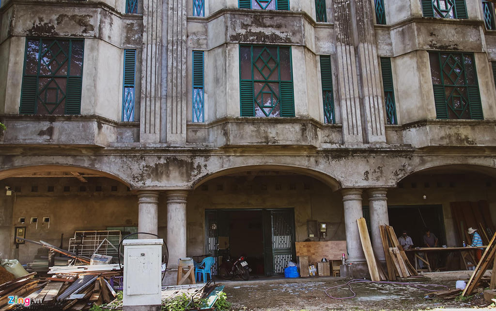 Loạt biệt thự tiền tỷ bỏ hoang cả 10 năm cạnh cao tốc ở quận 9