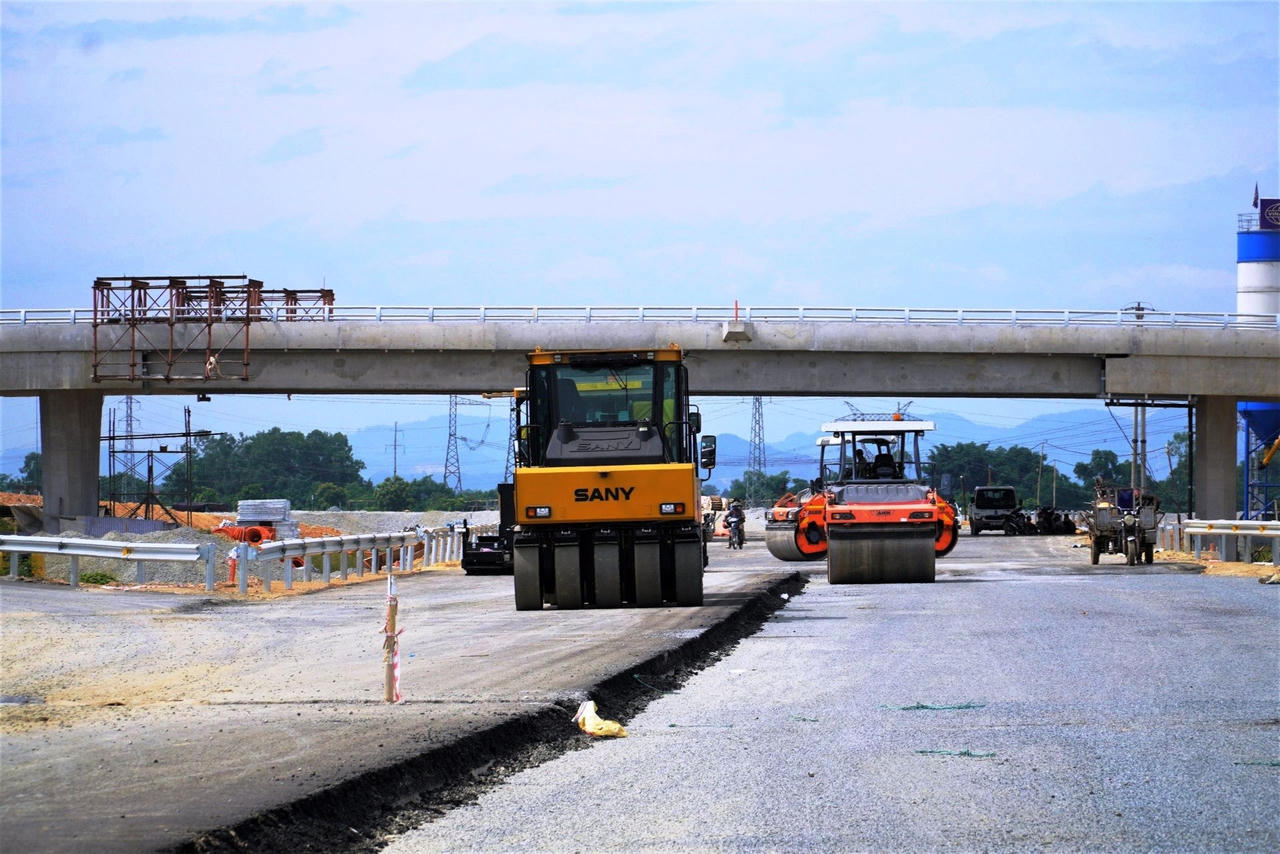 Hình ảnh 19km cao tốc Bắc - Nam vượt sông Lam về Hà Tĩnh