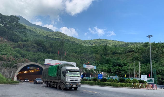 Hầm đường bộ qua đèo Hải Vân là hầm đường bộ dài nhất, hiện đại nhất Đông Nam Á và là một trong 30 đường hầm dài nhất trên thế giới.