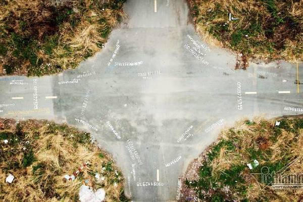 Chuyện lạ ở TP.HCM: Nơi giá đất 300 triệu đồng/m2, biệt thự xây dở không người ở