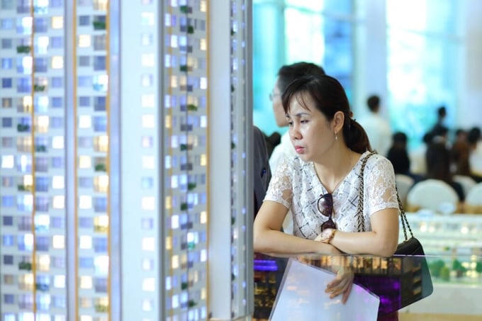 Áp lực giá bất động sản neo cao, thanh khoản khó cải thiện