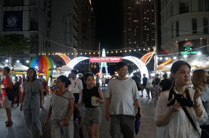 Chợ đêm tại khu phố du lịch An Thượng