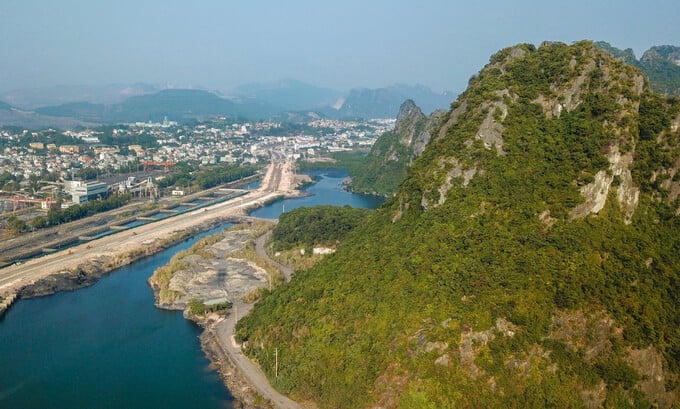 Chiêm ngưỡng cung đường uốn lượn bao Biển Hạ Long - Cẩm Phả 4 làn xe chạy trị giá 500 tỷ