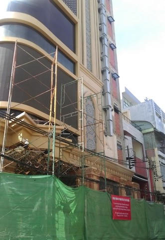 Cưỡng chế công trình vi phạm trật tự xây dựng tại địa chỉ 433/11 Sư Vạn Hạnh, phường 12, quận 10. &nbsp;