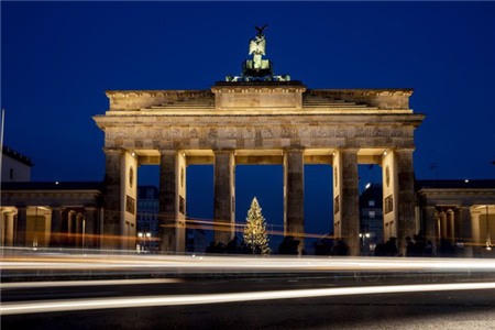 10 quốc gia tập trung nhiều người siêu giàu nhất thế giới - Ảnh 8.