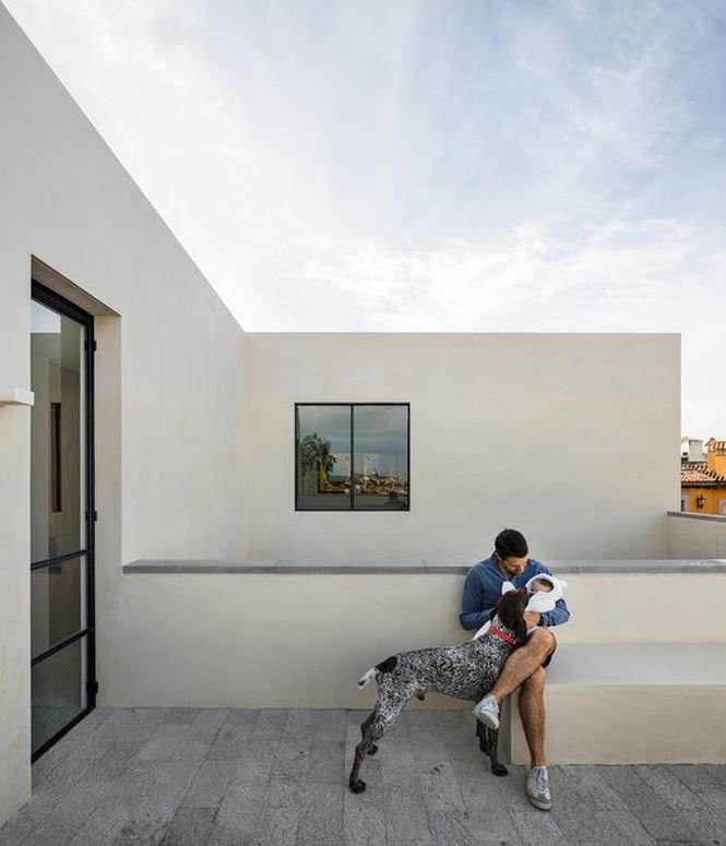 Ngôi nhà 'tạm biệt hàng xóm, mình ta một cõi' đẹp tựa trong tranh - ảnh 5