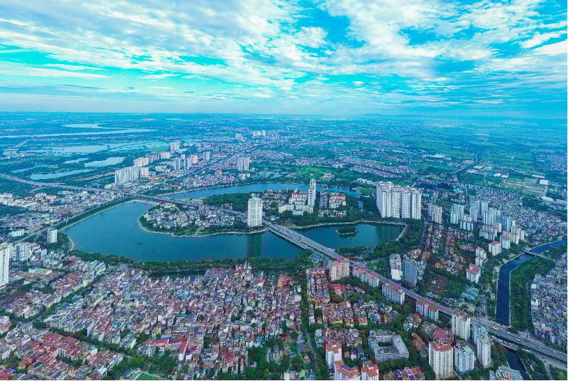 Hồ Linh Đàm là hồ lớn nằm ở phường Hoàng Liệt, thành phố Hà Nội. Hồ Linh Đàm có cầu vượt Đường vành đai 3 dài khoảng 4.500m đi qua.