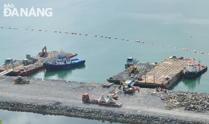 Thi công Cảng Liên Chiểu (phần cơ sở hạ tầng dùng chung). Ảnh: Báo Đà Nẵng &nbsp;