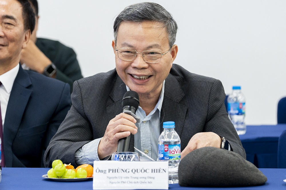 Ông Phùng Quốc Hiển