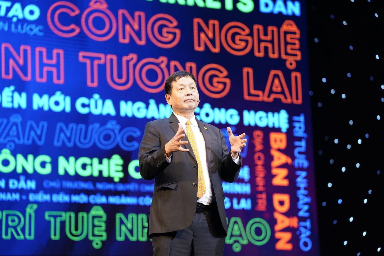 Ông Trương Gia Bình nhấn mạnh, không nhiều nơi như Việt Nam, khi nhắc đến bất kỳ công nghệ mới nào, lực lượng kỹ sư phần mềm đều có thể học và tham gia.