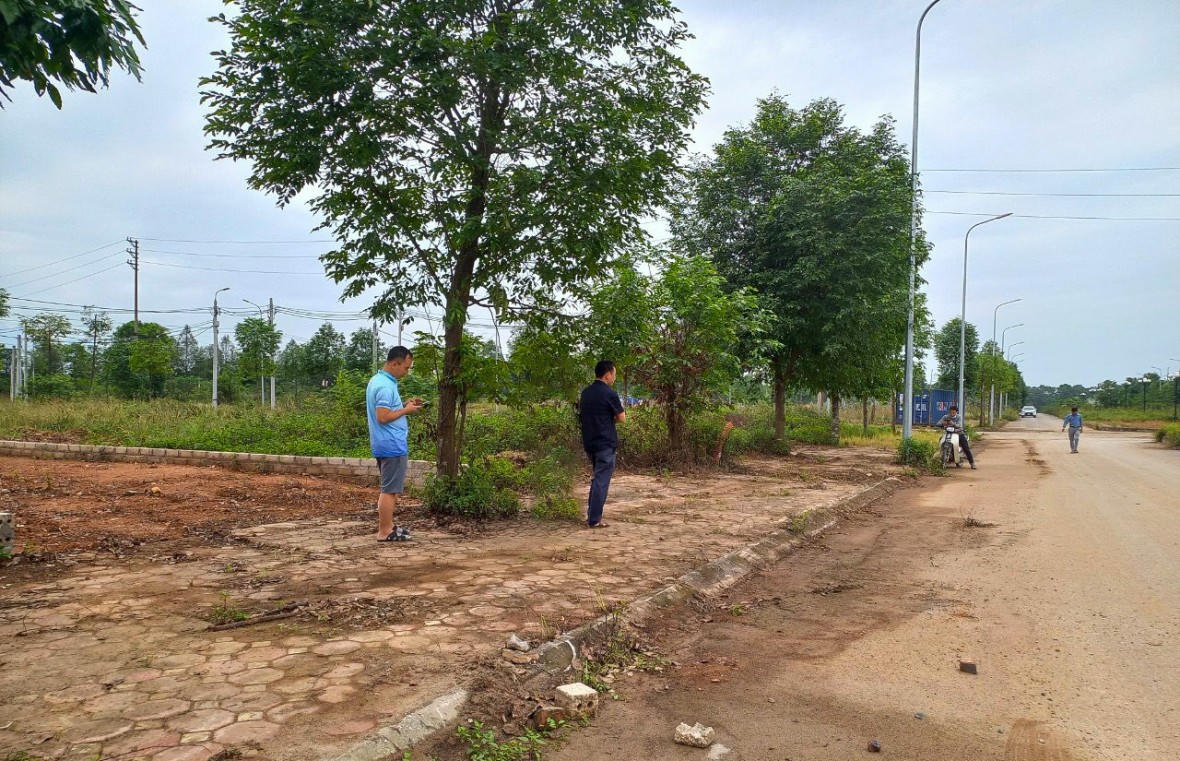 Nhà đầu tư vẫn chưa thực sự “mặn mà” với đất nền thời điểm này. &nbsp;
