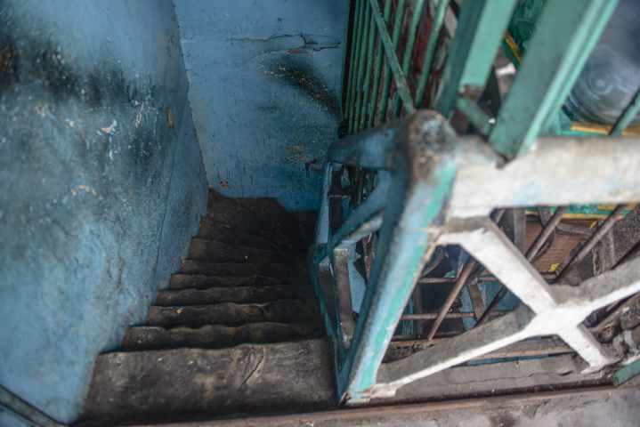 Sống ở chung cư 440 Trần Hưng Đạo: ‘Sập vẫn phải ở chứ tiền đâu mà dời đi’