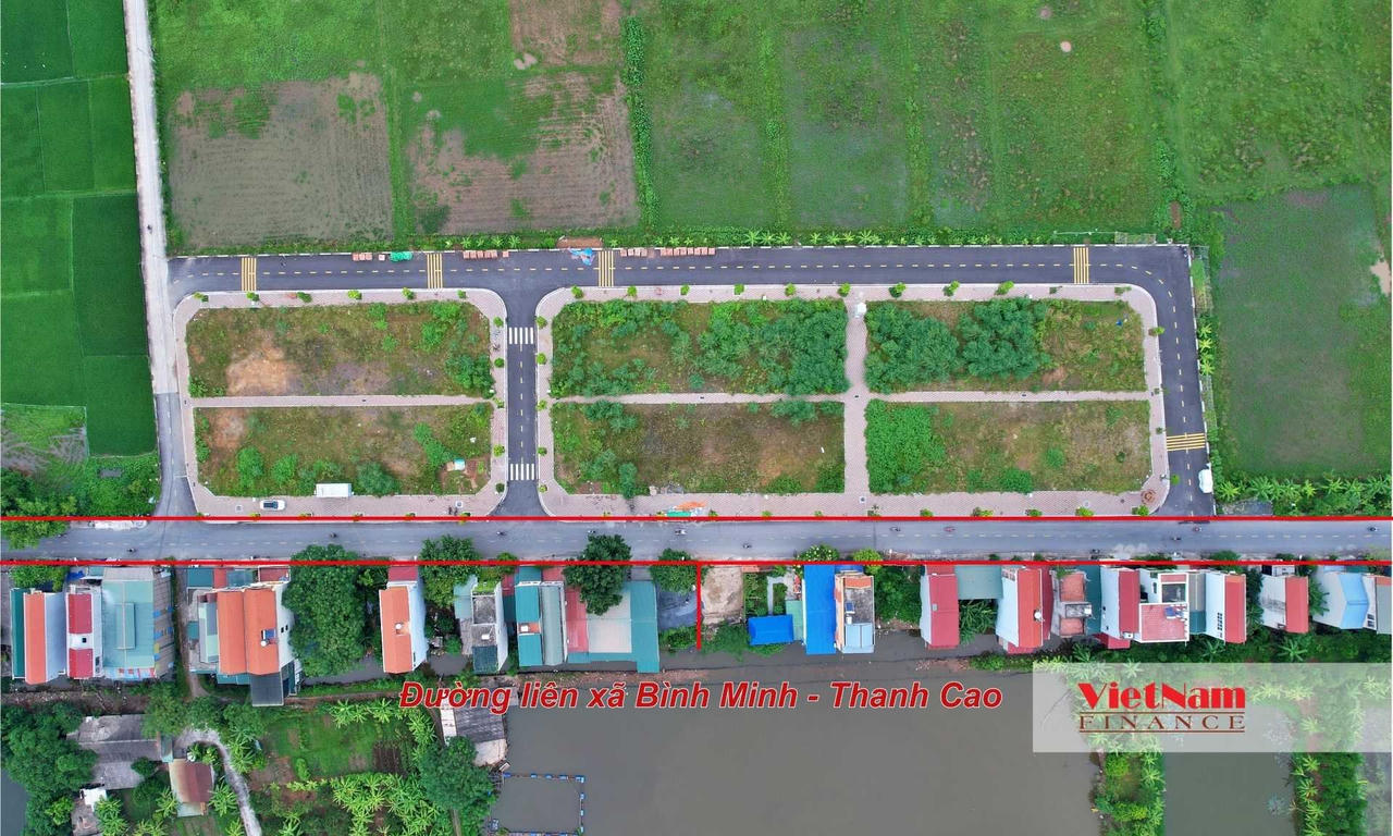 Theo ghi nhận của VietnamFinance, khu đất được đấu giá có vị trí tiếp giáp với đường liên xã Bình Minh - Thanh Cao.
