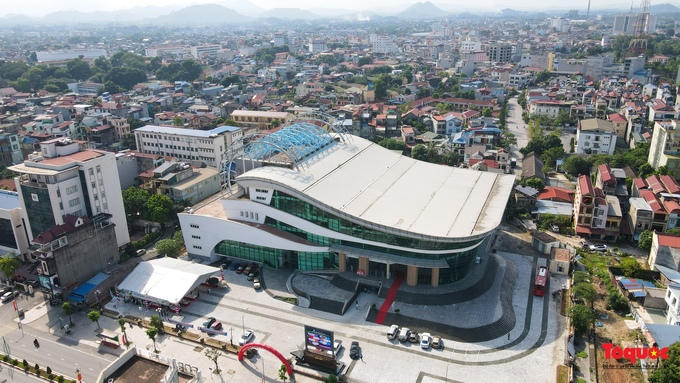 Tọa lạc tại TP. Thái Nguyên, tỉnh Thái Nguyên, Nhà hát Ca múa nhạc dân gian Việt Bắc là một công trình văn hóa và nghệ thuật hiện đại do Bộ Văn hóa, Thể thao và Du lịch (VHTTDL) làm chủ đầu tư. Ảnh: Báo Tổ Quốc