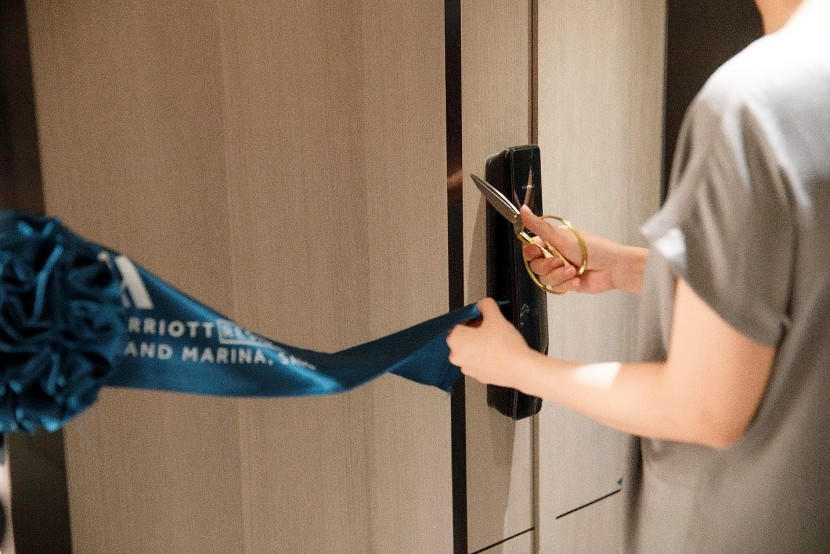 Cũng như tiêu chuẩn dịch vụ của Marriott International, sự tinh tế và ân cần thể hiện trong từng chi tiết dù là nhỏ nhất của trải nghiệm bàn giao căn hộ. &nbsp;