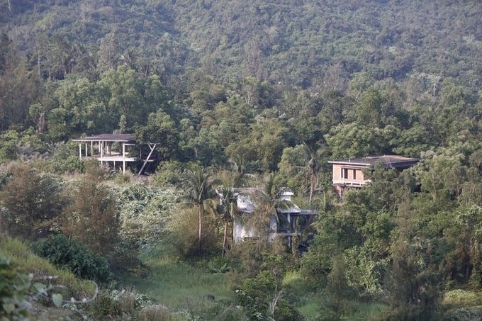 Rùng rợn cảnh hàng trăm biệt thự 'ma' lạnh lẽo ngắm biển ở dải đất đẹp nhất miền Trung