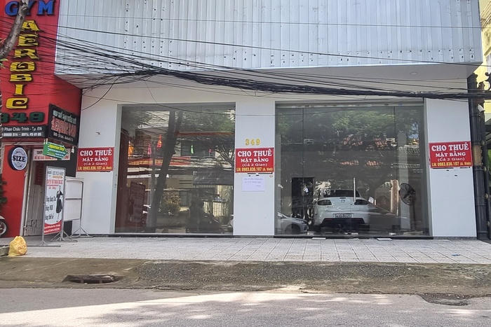 Những khối tài sản chục tỷ bỏ không, tiêu điều trên phố lớn Đà Thành