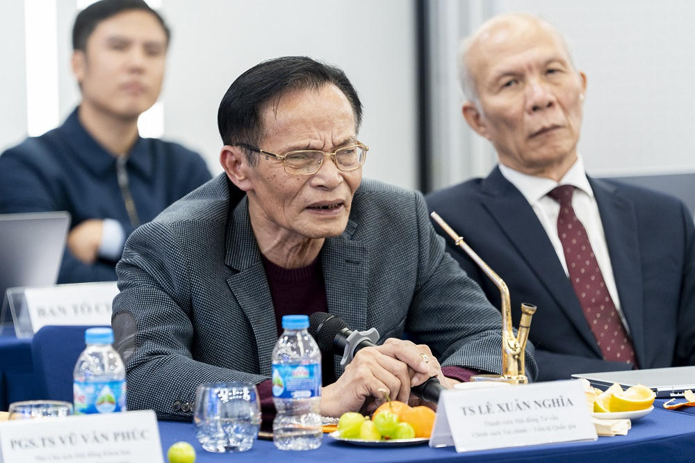 TS Lê Xuân Nghĩa: Thị trường TPDN đang dựa dẫm vào bất động sản và ngân hàng.