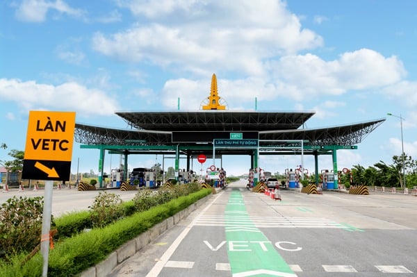 Trạm thu phí Mỹ Lộc, tỉnh Nam Định. Ảnh: Phương Linh &nbsp;
