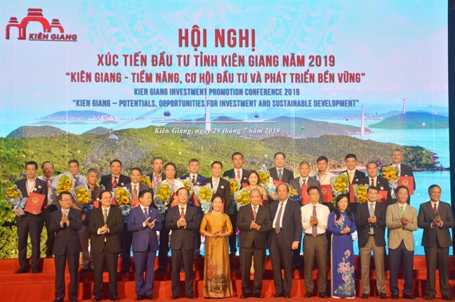 Thu tuong Nguyen Xuan Phuc: 'Bien Phu Quoc thanh trung tam du lich nghi duong tam co'