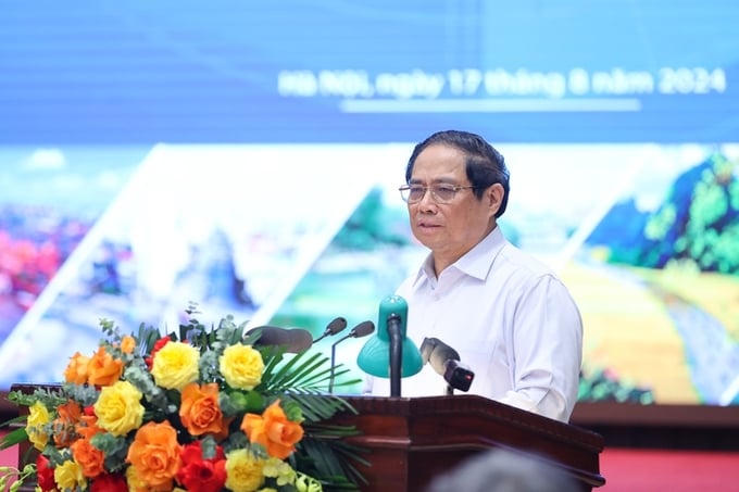 Thủ tướng Phạm Minh Chính chỉ rõ những kết quả tích cực, nổi bật trong phát triển KTXH của vùng ĐBSH thời gian qua. Ảnh: Báo điện tử Chính phủ &nbsp;