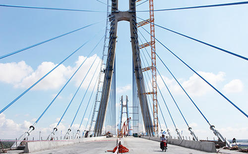 Cầu Vàm Cống bắc qua sông Hậu bị nứt dầm thép