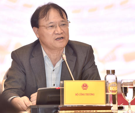 Thứ trưởng Bộ Công Thương Đỗ Thắng Hải trả lời tại họp báo. Ảnh: VGP &nbsp;