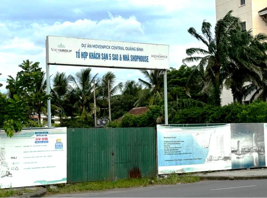 Dự án hiện chỉ mới xây dựng được một số cọc nhồi rồi “bất động” không có một dấu hiệu tiếp tục triển khai.