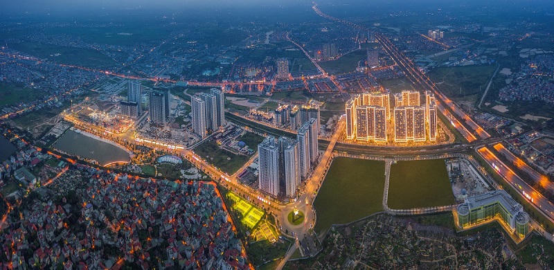 Vinhomes Smart City gây ấn tượng kép bởi vị trí đắc địa, kết nối hoàn hảo (giao điểm của 3 tuyến metro trọng yếu) và mô hình đại đô thị chuẩn quốc tế giữa trung tâm mới của Thủ đô. &nbsp;