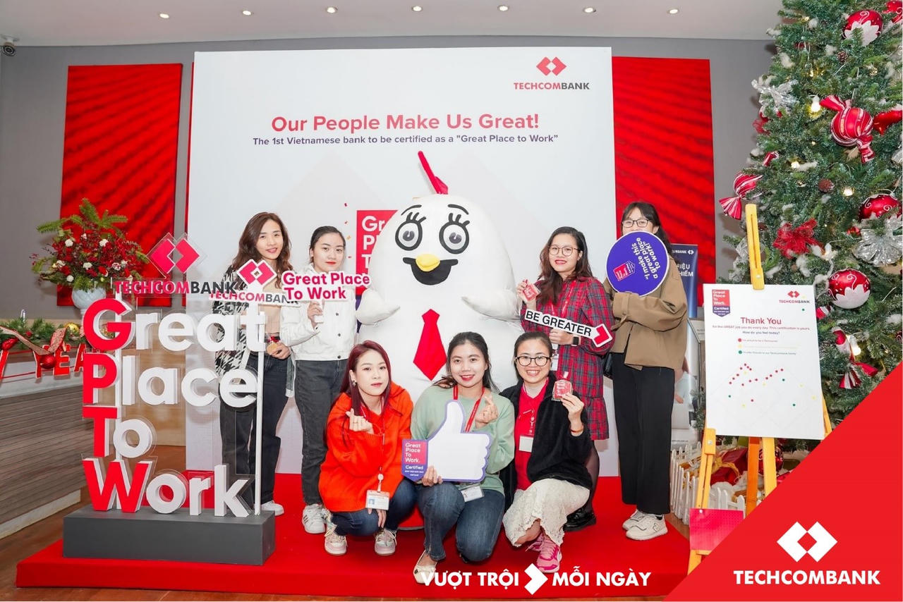 Techcombank được vinh danh nơi làm việc xuất sắc nhất 2022 &nbsp;