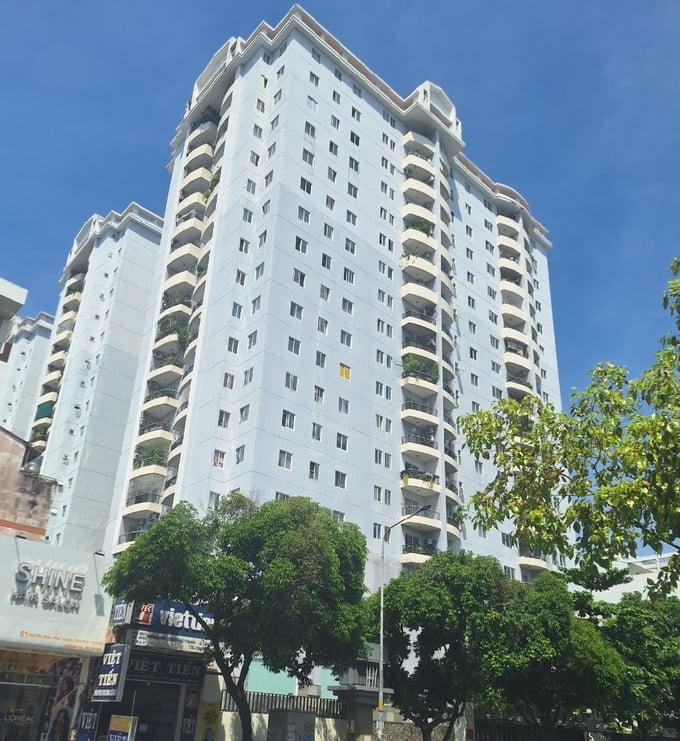 Chung cư Phú Thạnh - nơi cư dân ở hơn chục năm vẫn chưa được cấp sổ như công ty 585 cam kết bất ngờ biết thông báo "xiết nợ" của VietAbank.